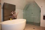 Fin.bath.intheroofarea01.JPG